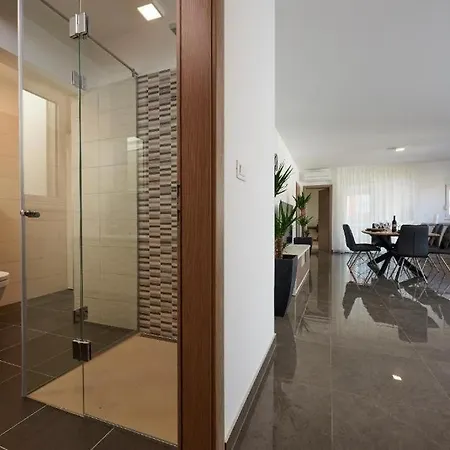 Apartman Seaside With A Swimming Pool Arbanija, Ciovo - 24254